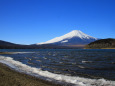 山中湖からの真っ白い富士山