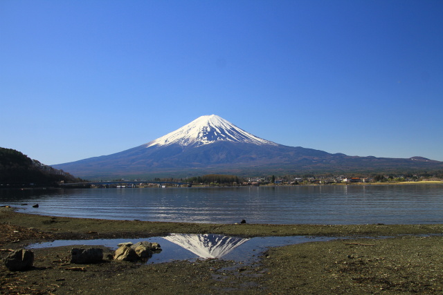 水溜まりに逆さ富士