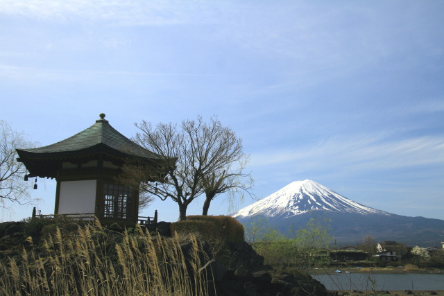河口湖の六角堂&富士山