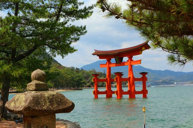春の厳島神社