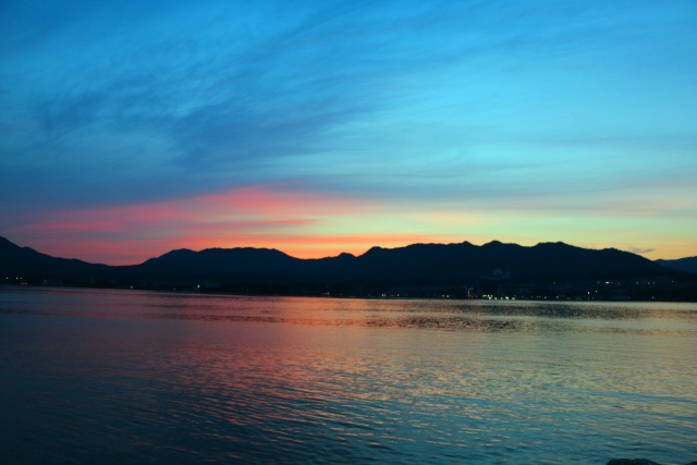 初夏の瀬戸の夕暮れ