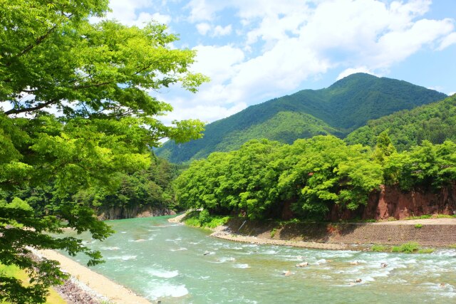 夏の白川郷庄川