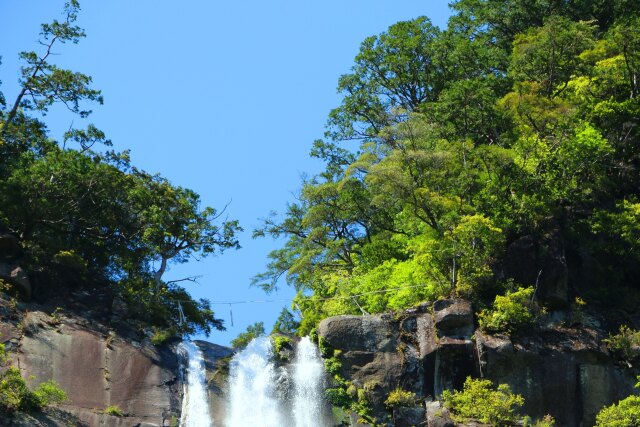 新緑の那那智の滝