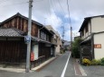 新居の街にて