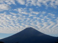 富士山にうろこ雲
