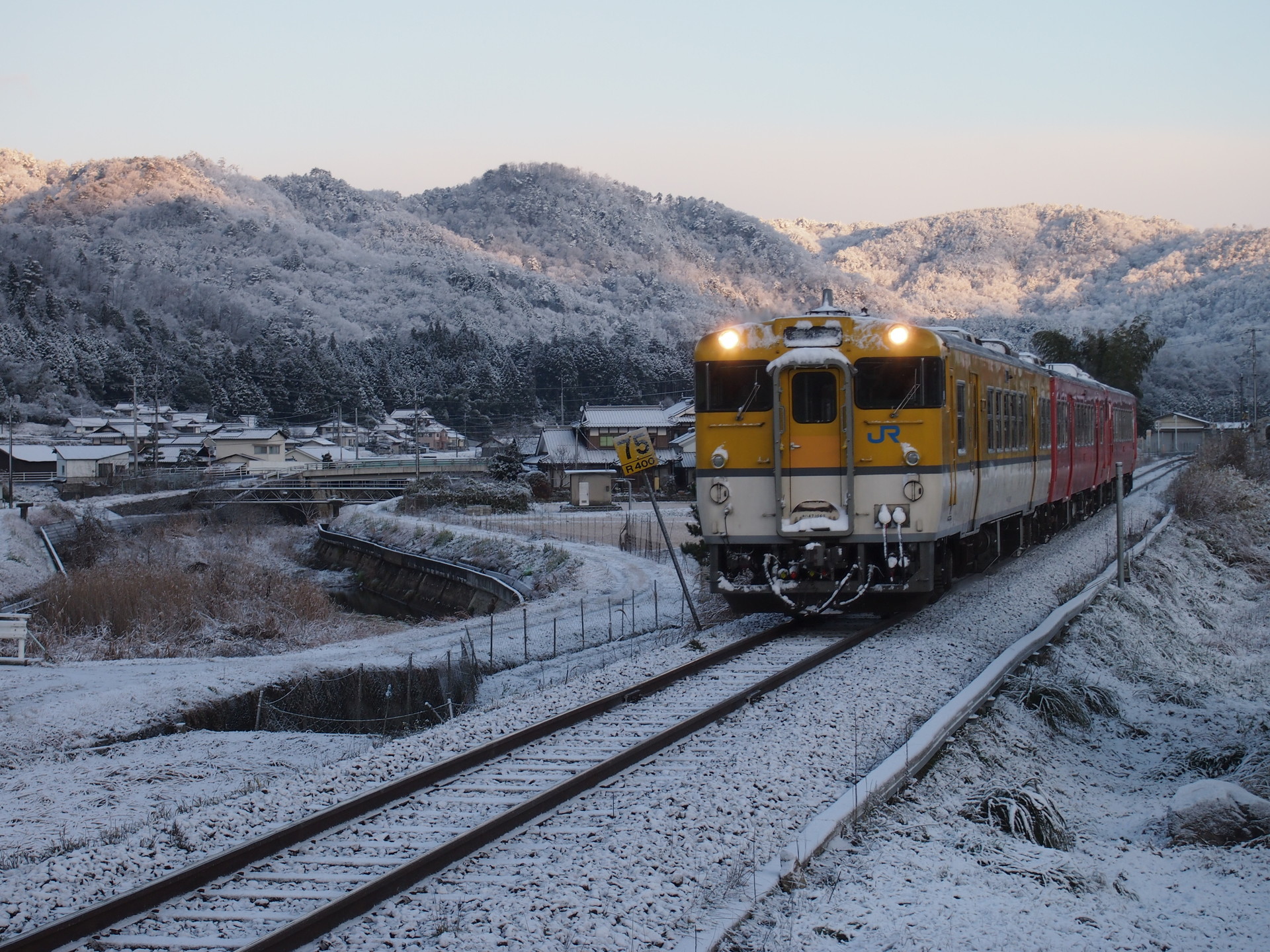 鉄道 気動車 Jr芸備線 冬景色 壁紙19x1440 壁紙館