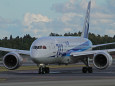 B787 JA813A