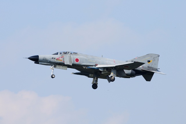 着陸態勢のF-4EJ改 ファントム