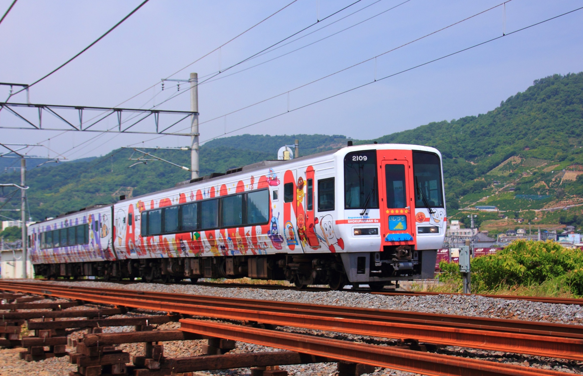 鉄道 気動車 アンパンマン列車 食パンマン号 壁紙19x1239 壁紙館