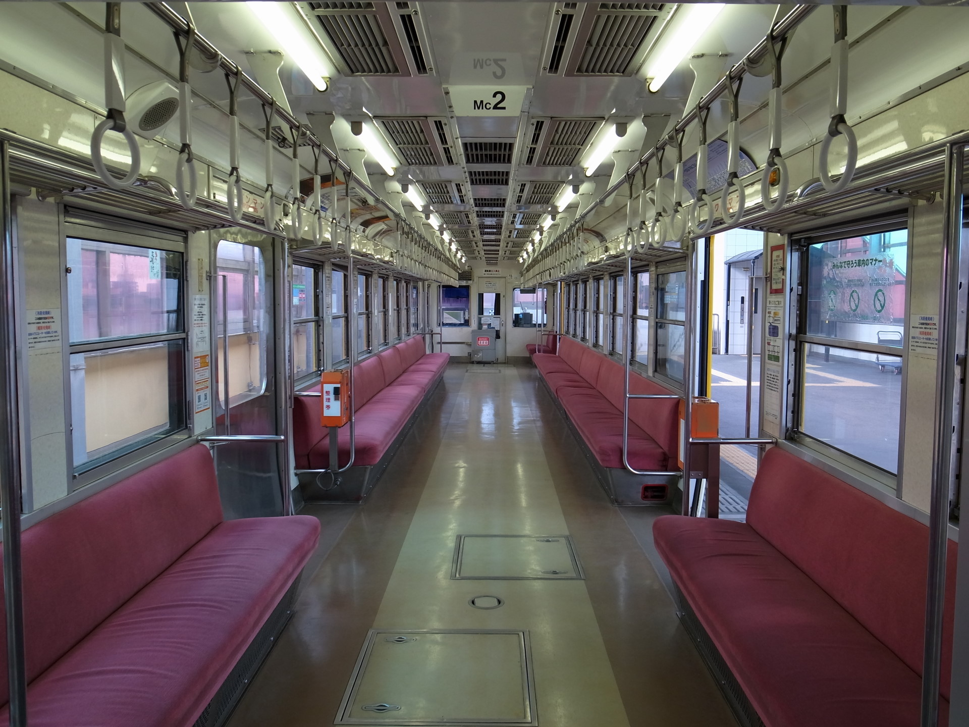 鉄道 電車 一畑電車の車内 壁紙19x1440 壁紙館