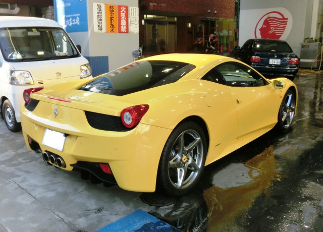 黄色のフェラーリ2