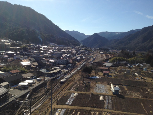 木曽路を行くワイドビューしなの