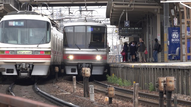 4Kハンディカムで知立駅