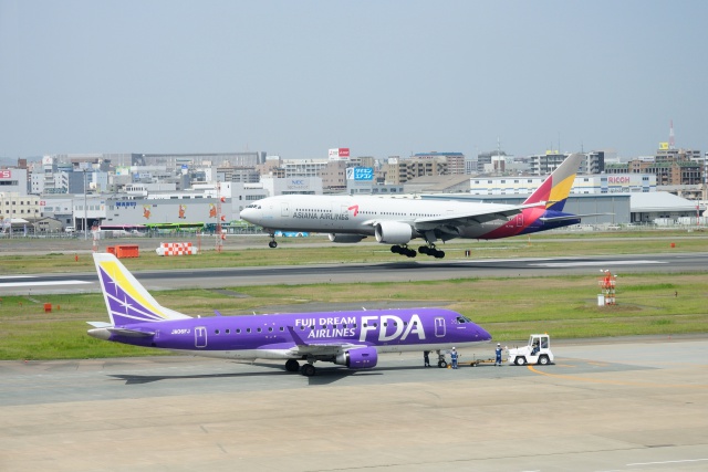 FDA ERJ-175、アシアナB777