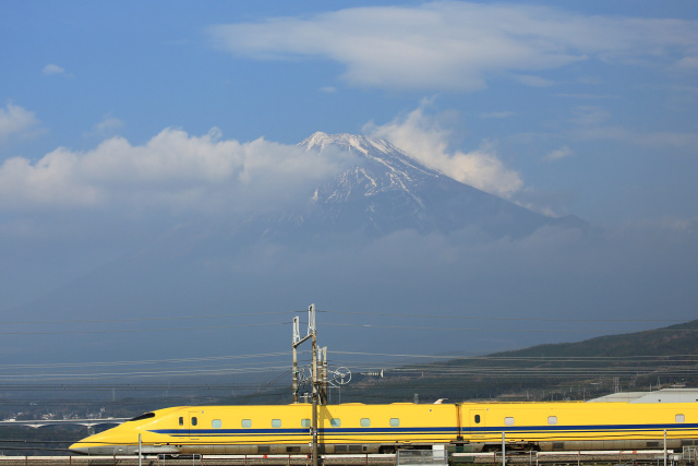 ドクターイエローと富士山