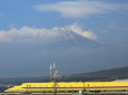 ドクターイエローと富士山