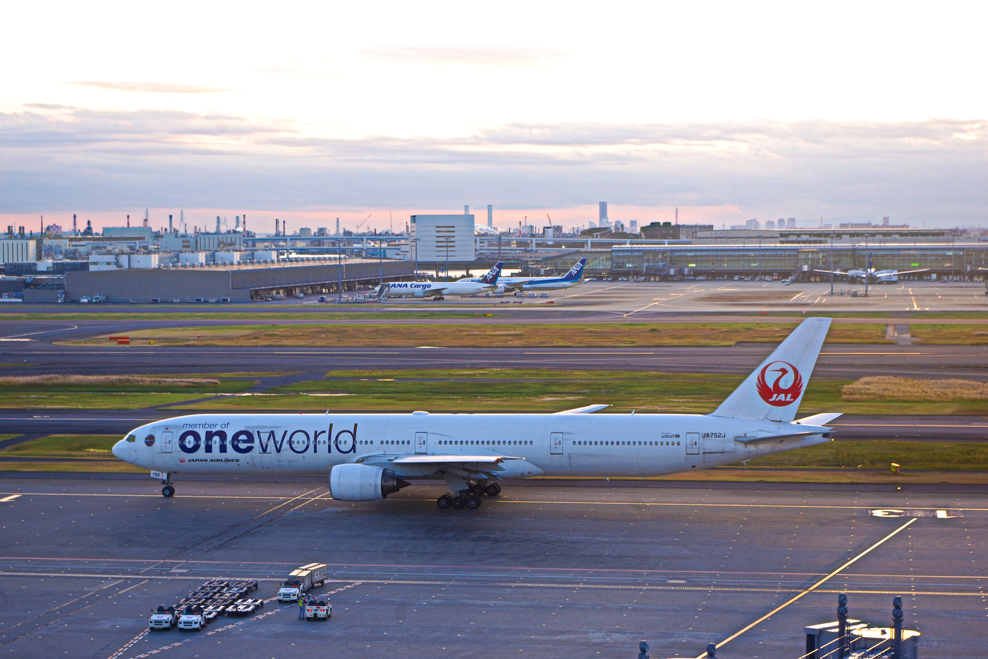 航空機 羽田 Jal機と国際線ターミナル 壁紙19x1280 壁紙館