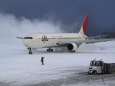 雪のJAL機