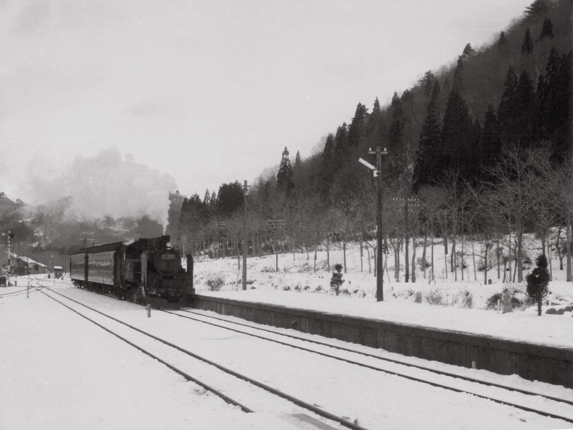 鉄道 蒸気機関車 下り列車到着 セピア色の風景 壁紙19x1440 壁紙館