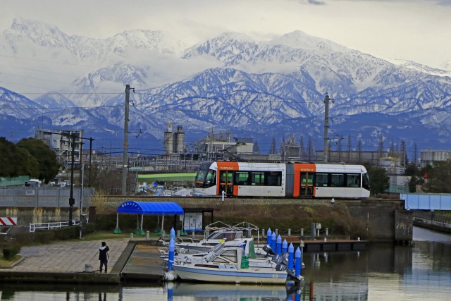 富山ポートラム