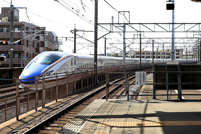 北陸新幹線 E7