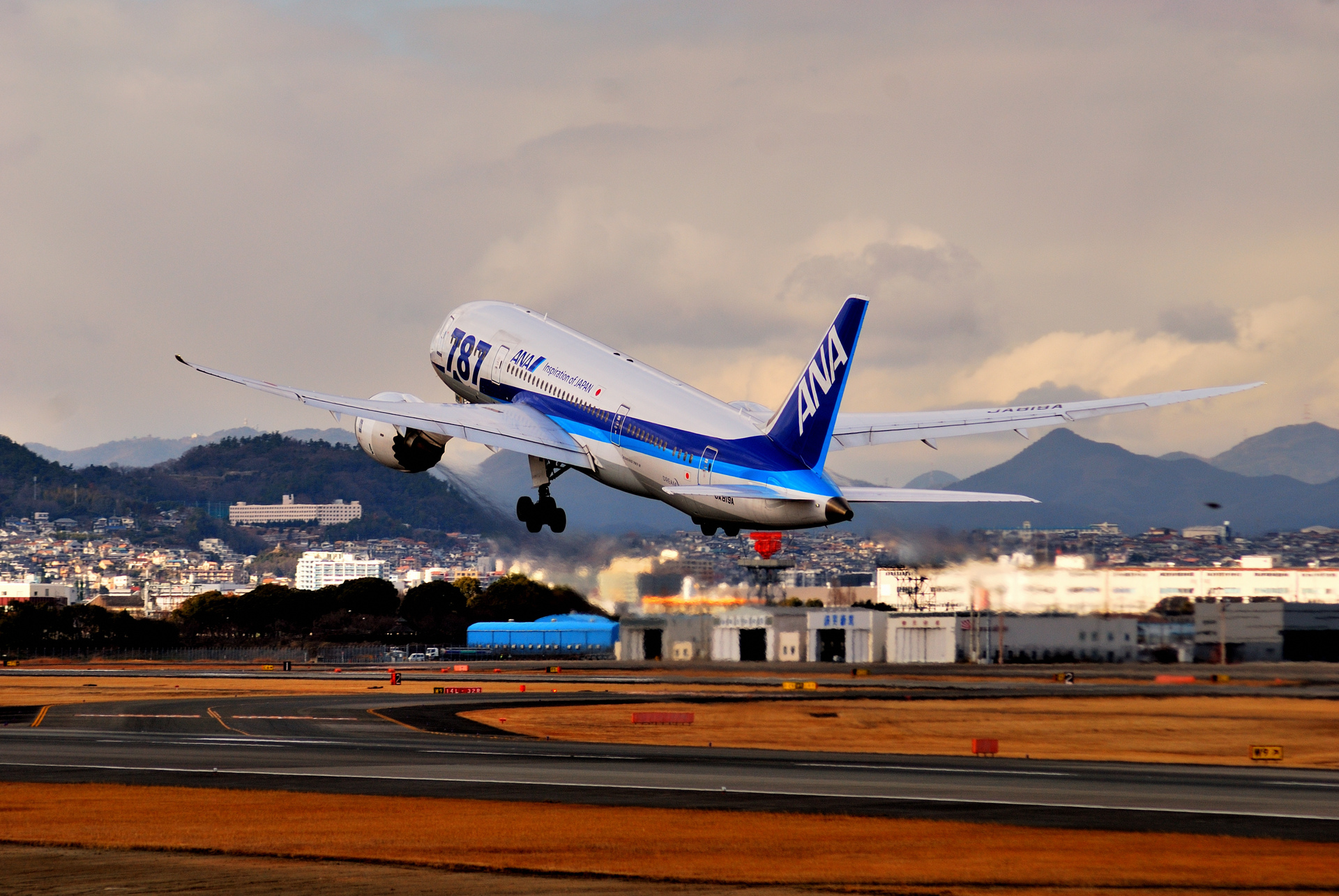 航空機 Ana 87 8 Ja819a 壁紙19x1285 壁紙館