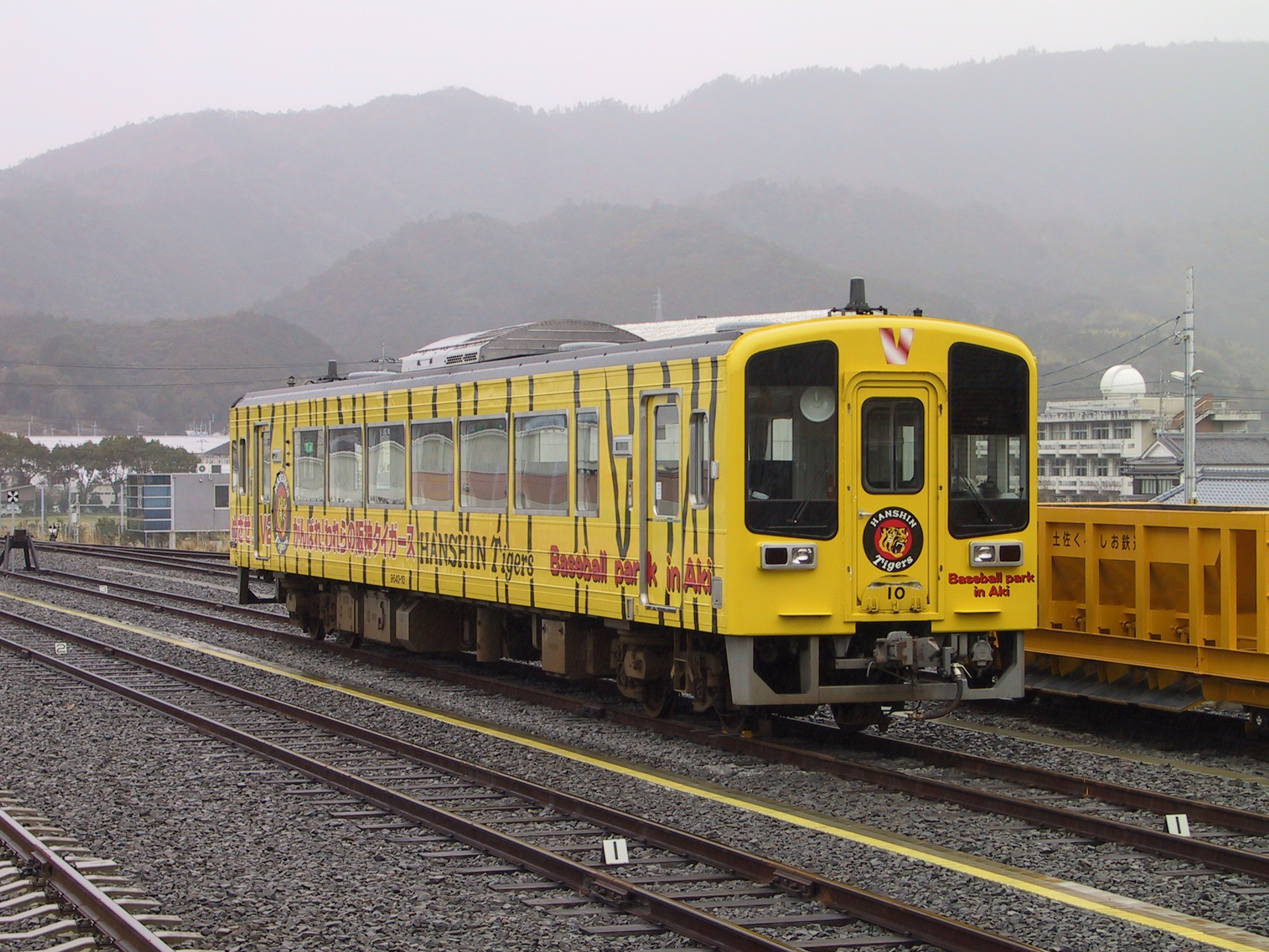 鉄道 気動車 ごめん なはり線タイガース列車 壁紙19x1440 壁紙館