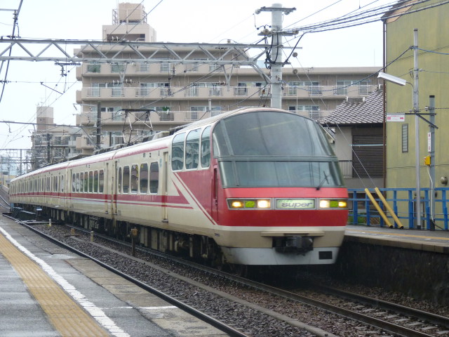 雨の中の1200系 二枚目