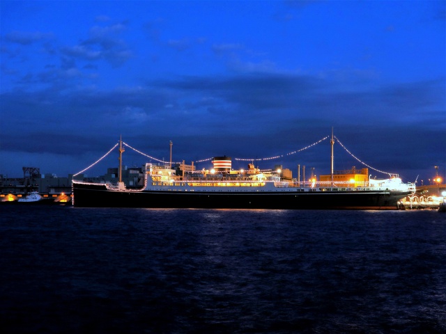 氷川丸ライトアップ