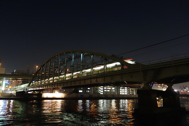 両国鉄橋を疾走する総武線