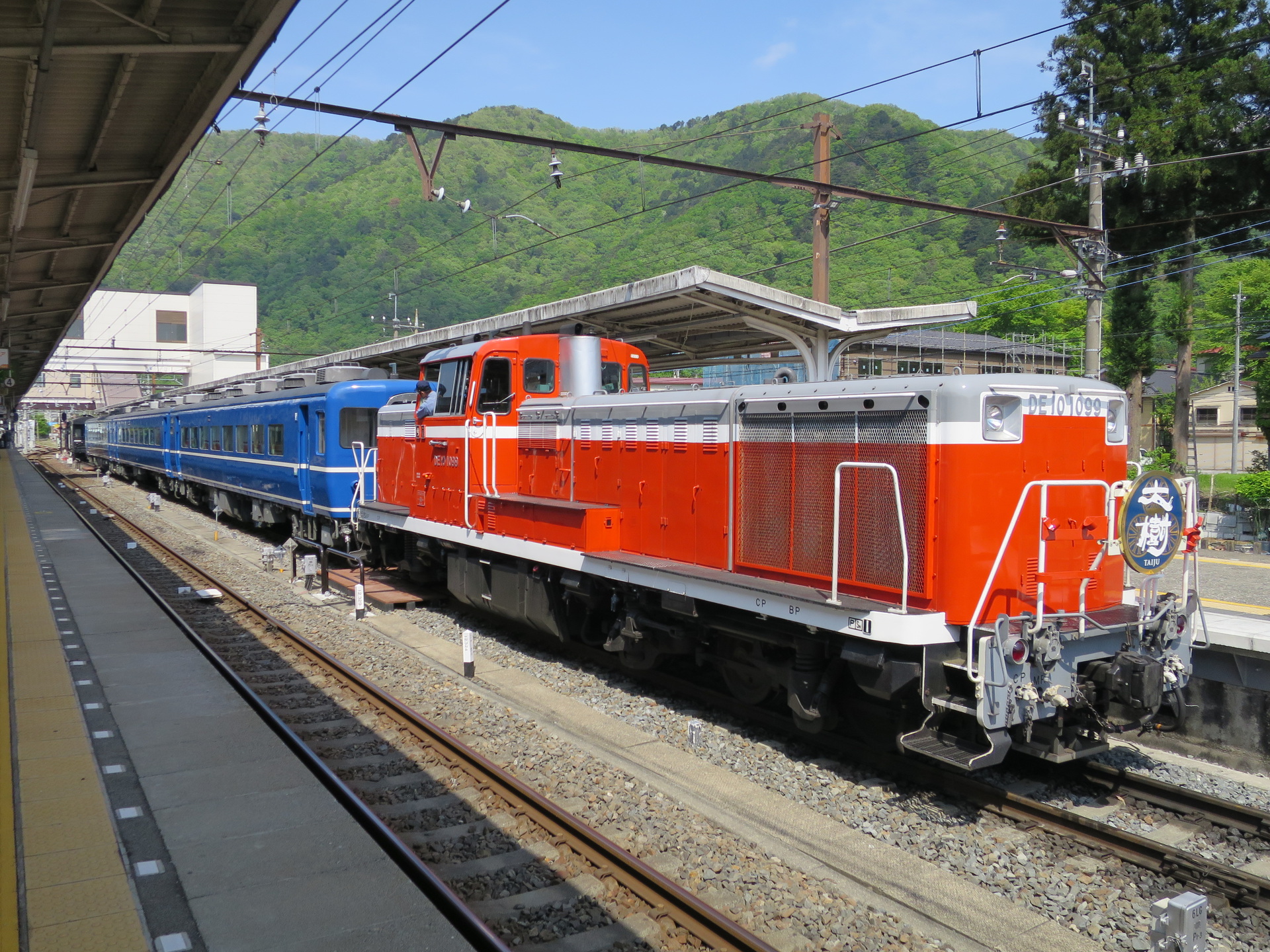 鉄道 ディーゼル機関車 Sl大樹の後補機 壁紙19x1440 壁紙館