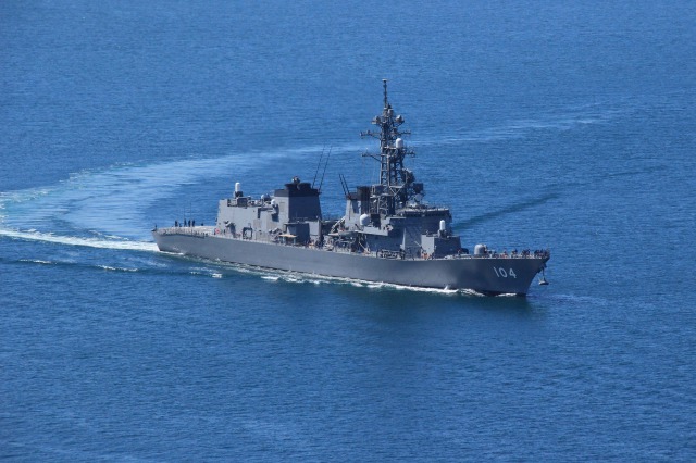 護衛艦「きりさめ」