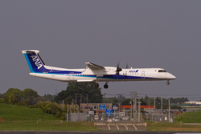 DHC-8 JA854A