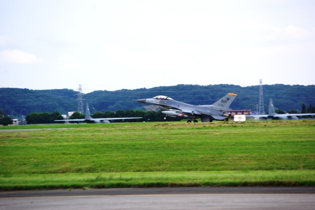 F16タッチダウン