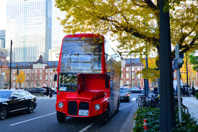 東京駅、駅前にて