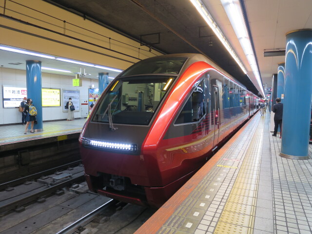 近鉄80000系 ひのとり