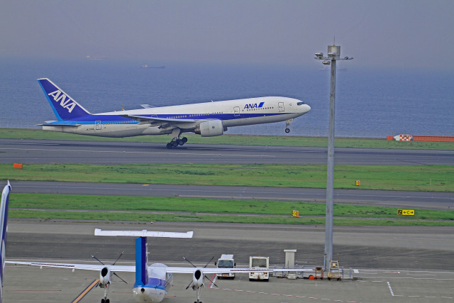 B777 JA709A
