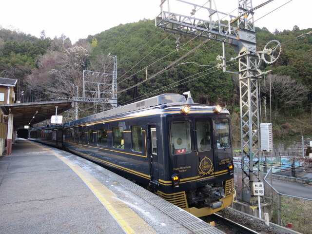 近鉄16200系 青の交響曲