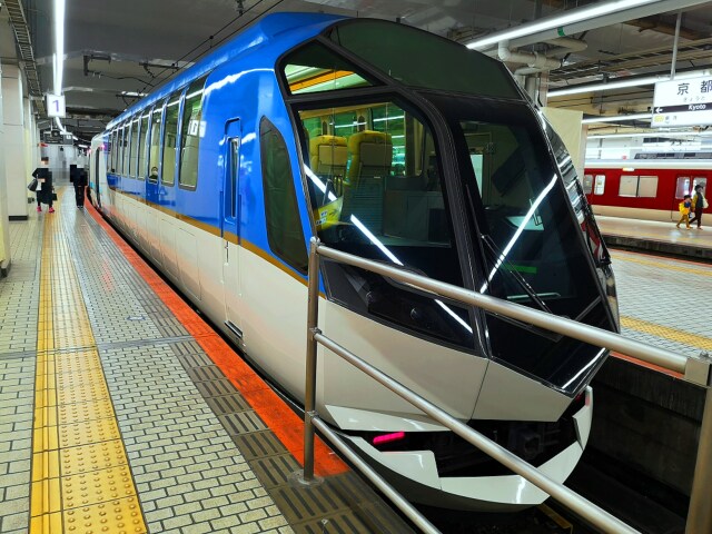 近鉄特急しまかぜ