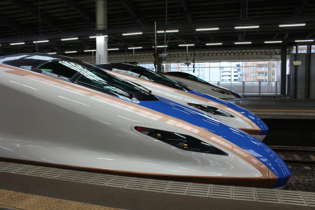 上越新幹線E7系3並び