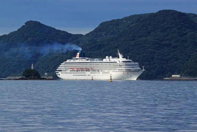 入港する飛鳥Ⅱ