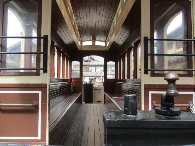 市電レプリカ車内