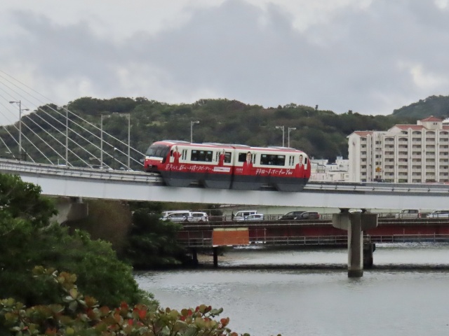 京急カラーのゆいレール